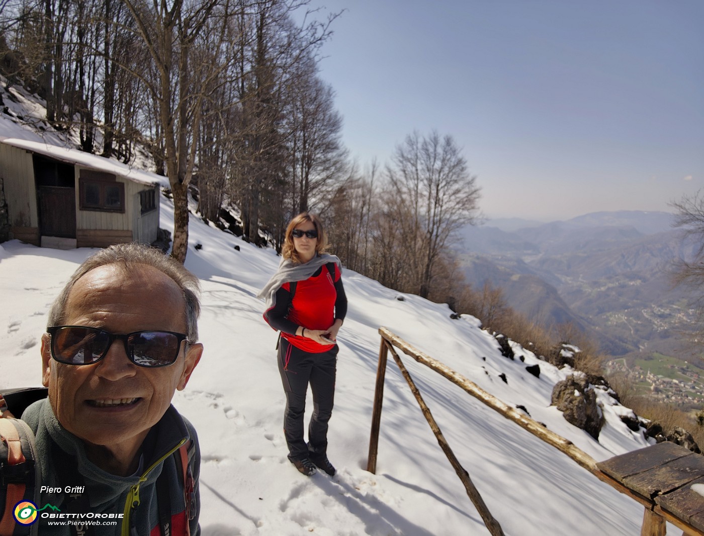 04 Pestando neve alla Baita del Gustì (1420 m).jpg